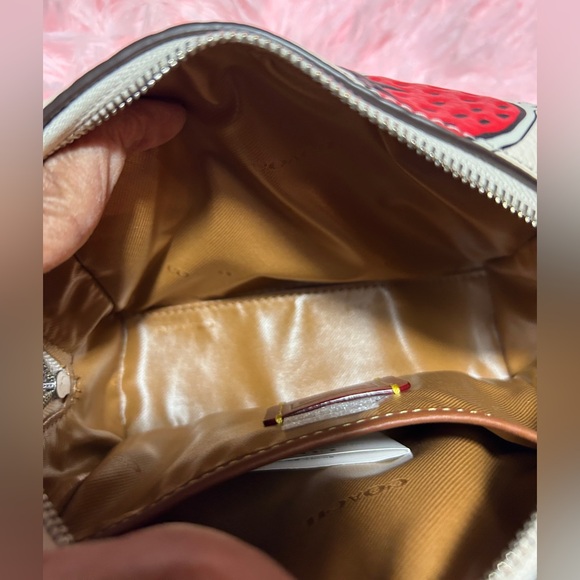 COACH ESSENTIAL COSMETIC POUCH - STRAWBERRY PRINT - Picture 8 of 8